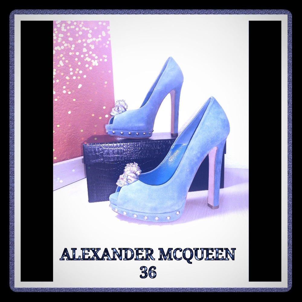 ALEXANDER MCQUEEN BLUE SUEDE PUMPS